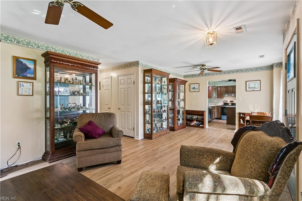 135 Springdale Way Property Photo 10