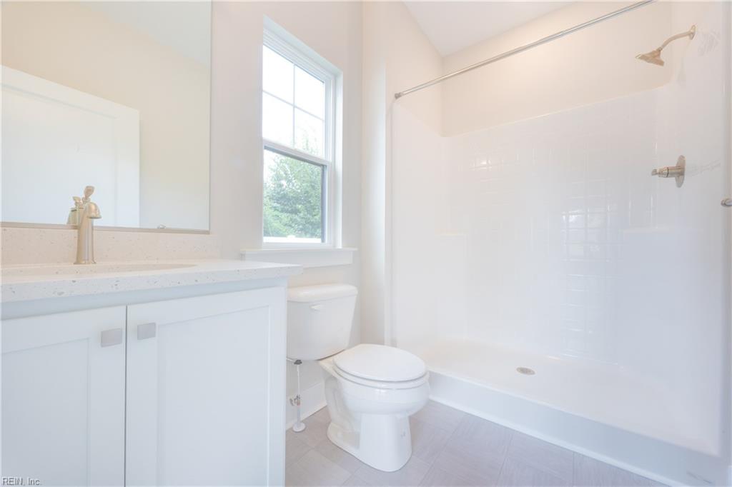 900 Jennings Ln Property Photo 6