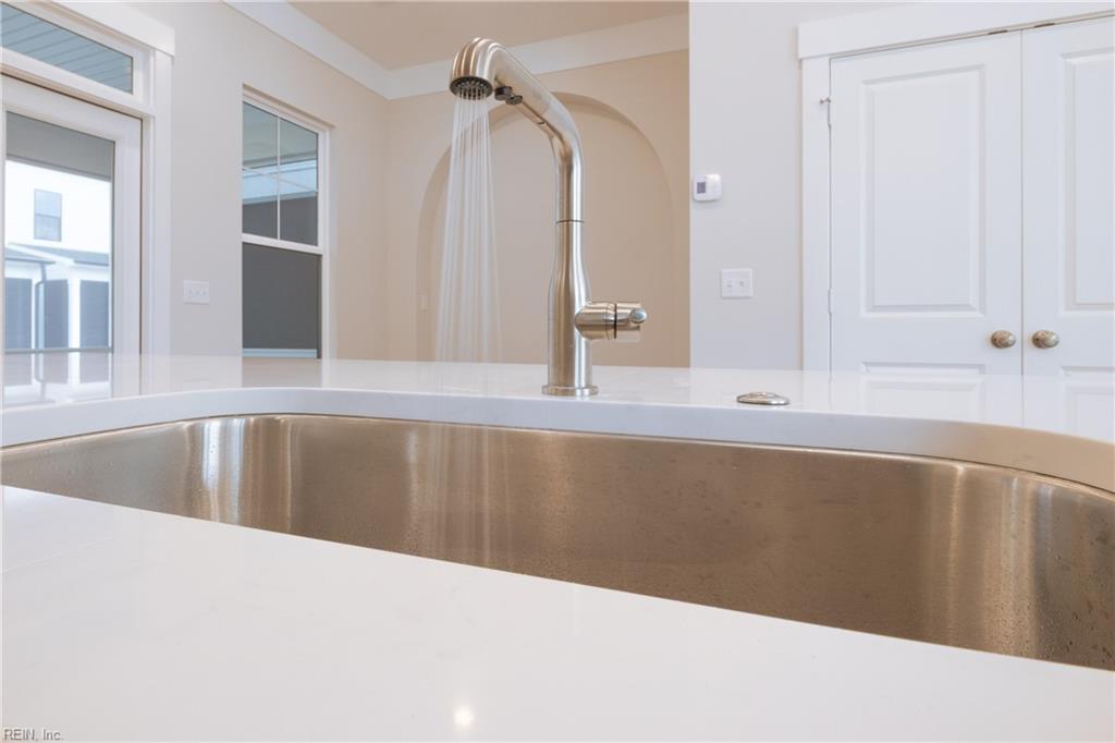 900 Jennings Ln Property Photo 10