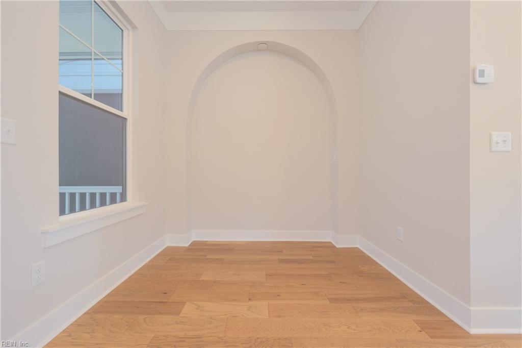 900 Jennings Ln Property Photo 12