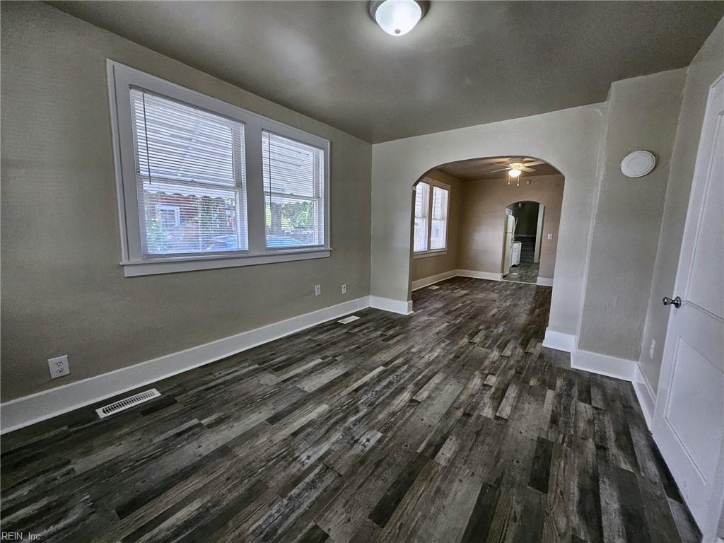 834 31st St Property Photo 2