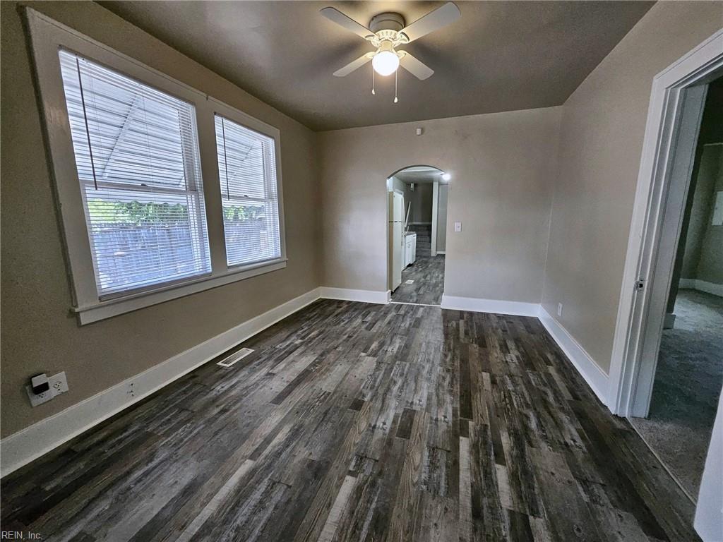 834 31st St Property Photo 3