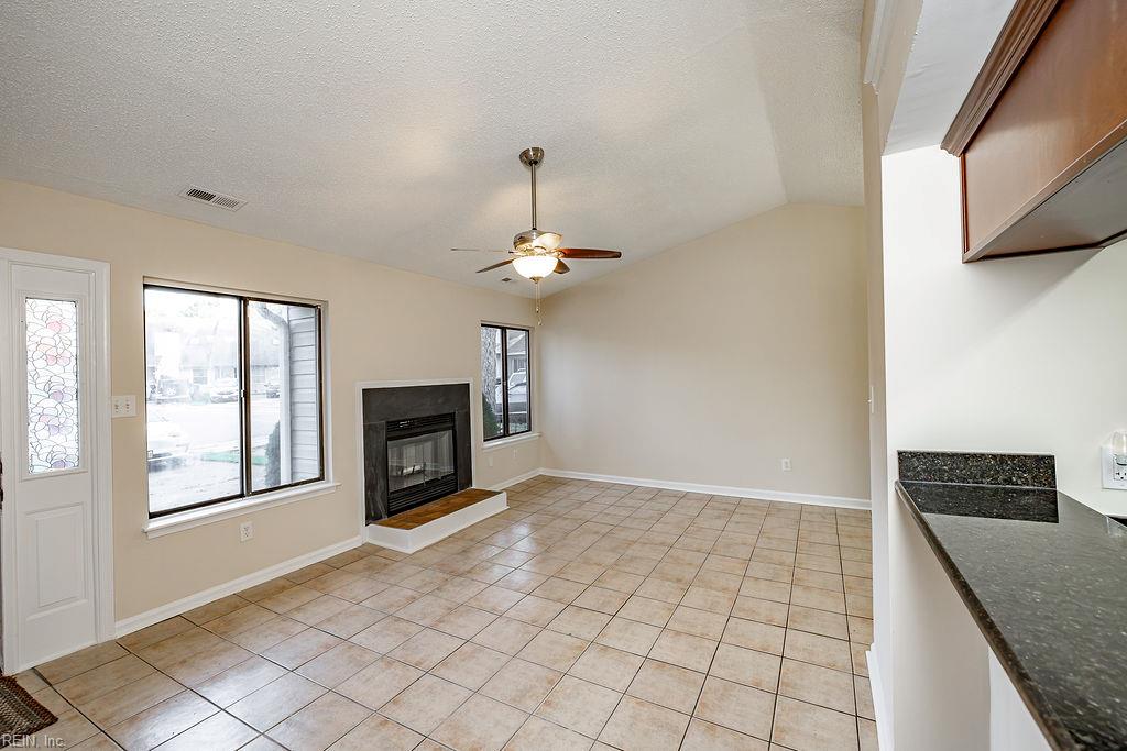 4607 Glencoe Ln Property Photo 4