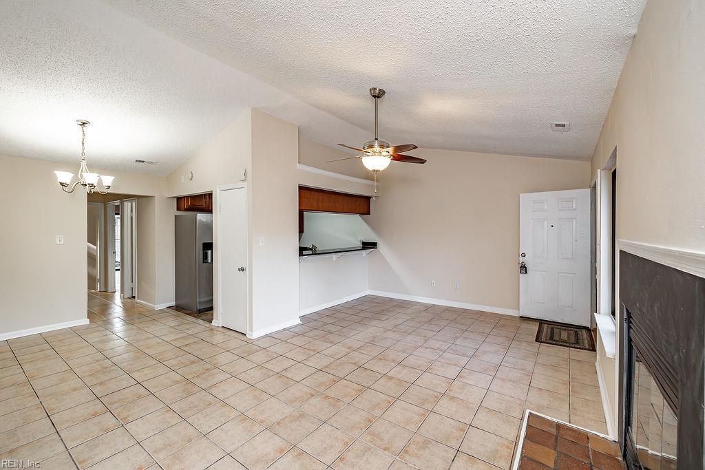 4607 Glencoe Ln Property Photo 5