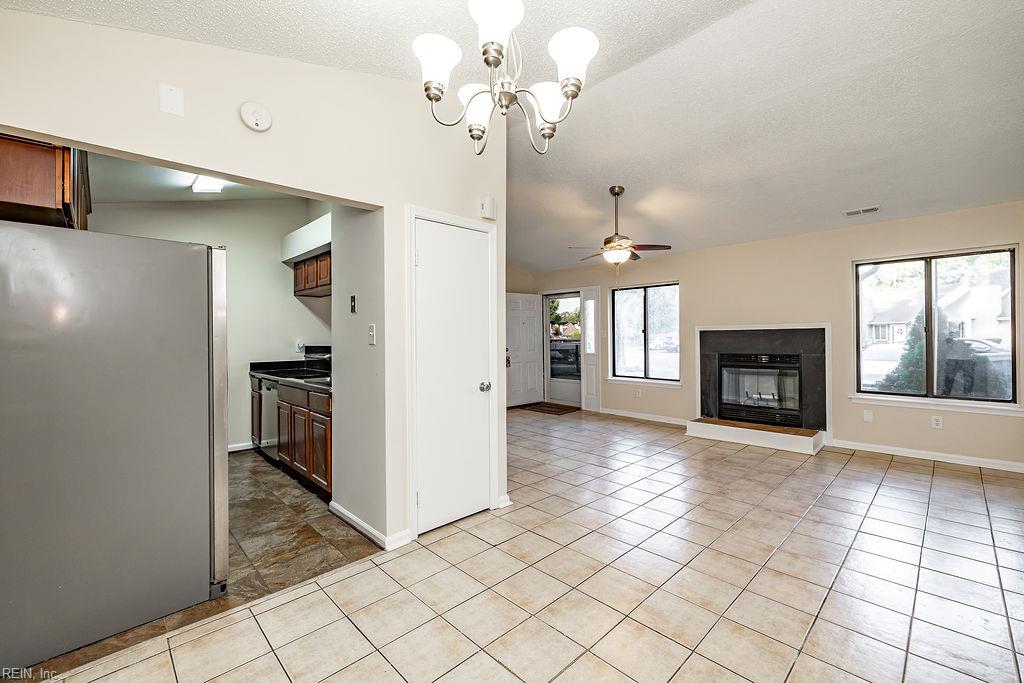 4607 Glencoe Ln Property Photo 6