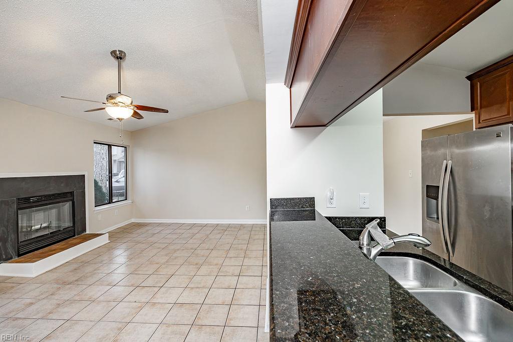4607 Glencoe Ln Property Photo 7