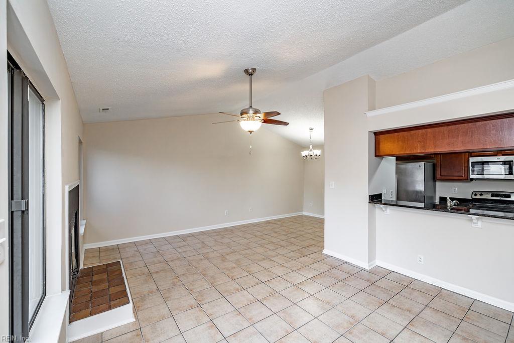 4607 Glencoe Ln Property Photo 8