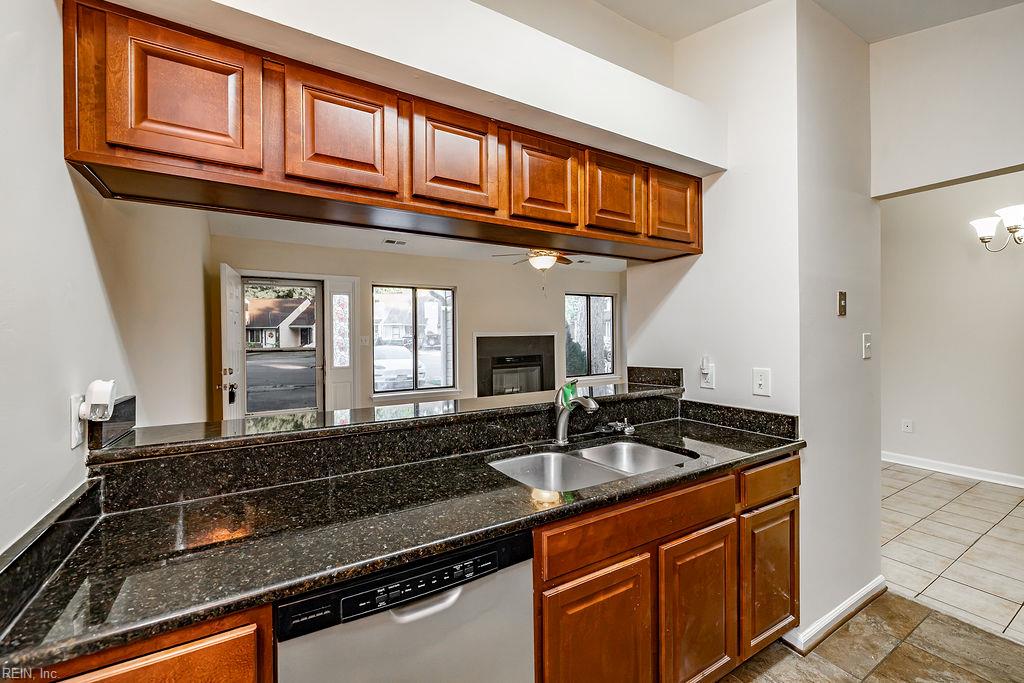 4607 Glencoe Ln Property Photo 11