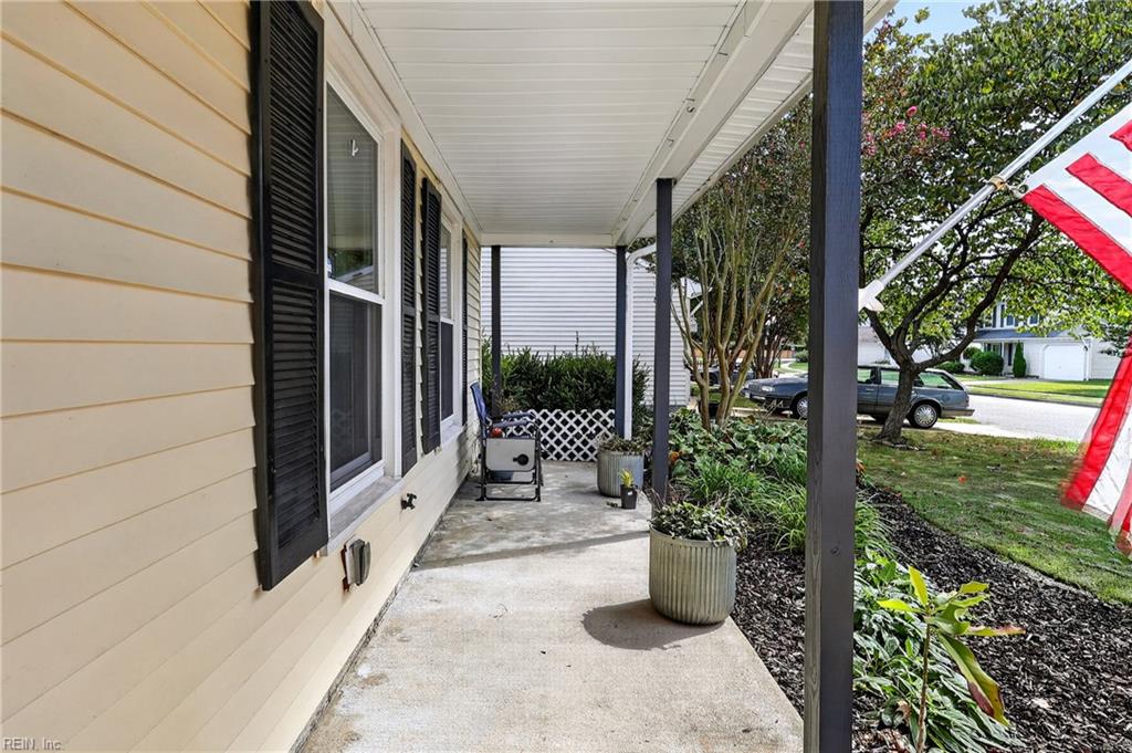 1816 Mullholand Dr Property Photo 3