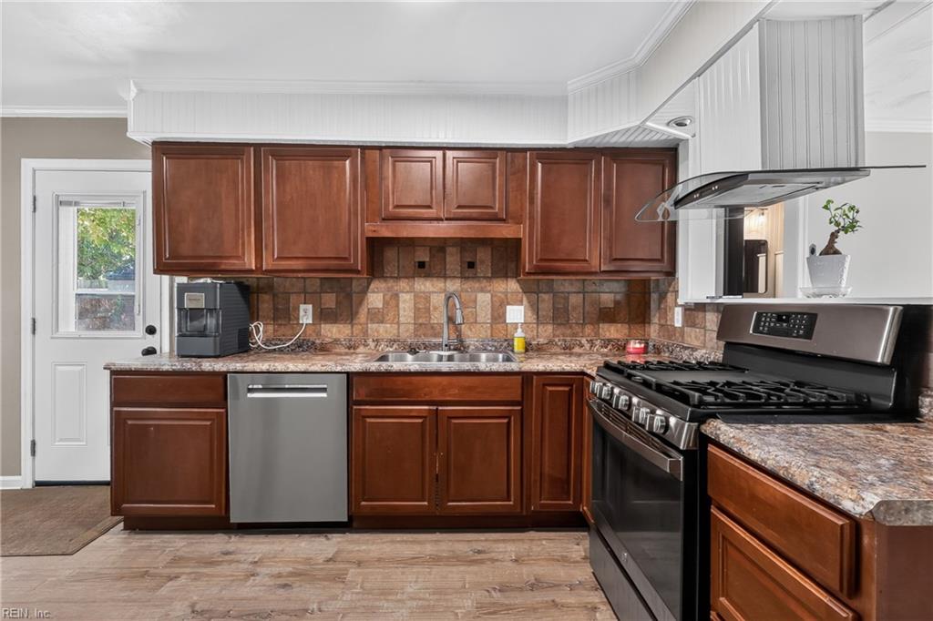 1816 Mullholand Dr Property Photo 8
