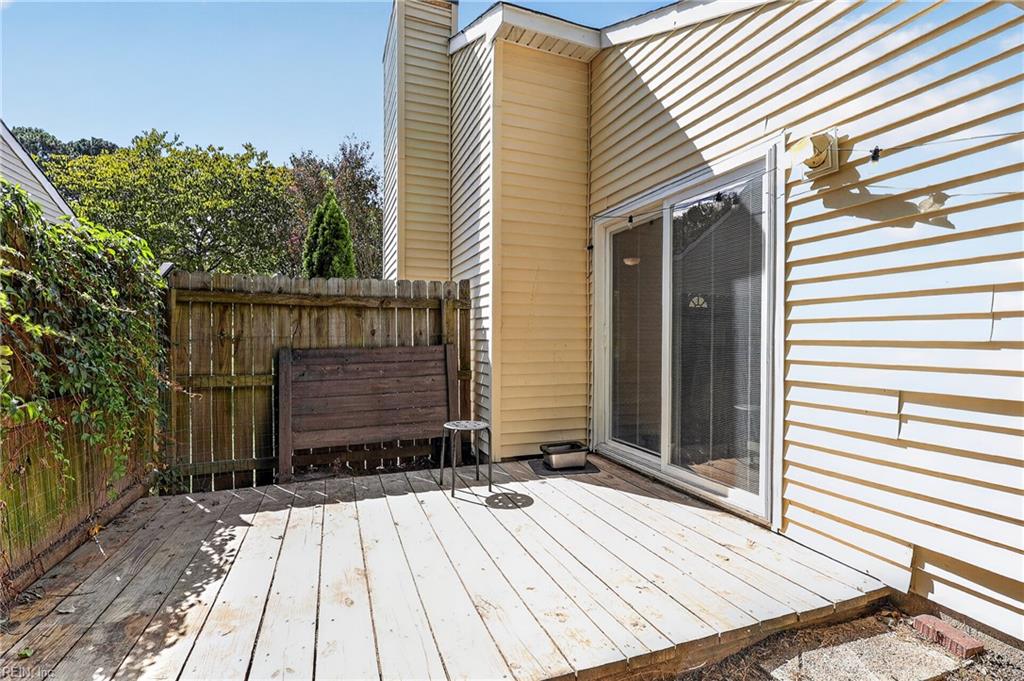 1816 Mullholand Dr Property Photo 22