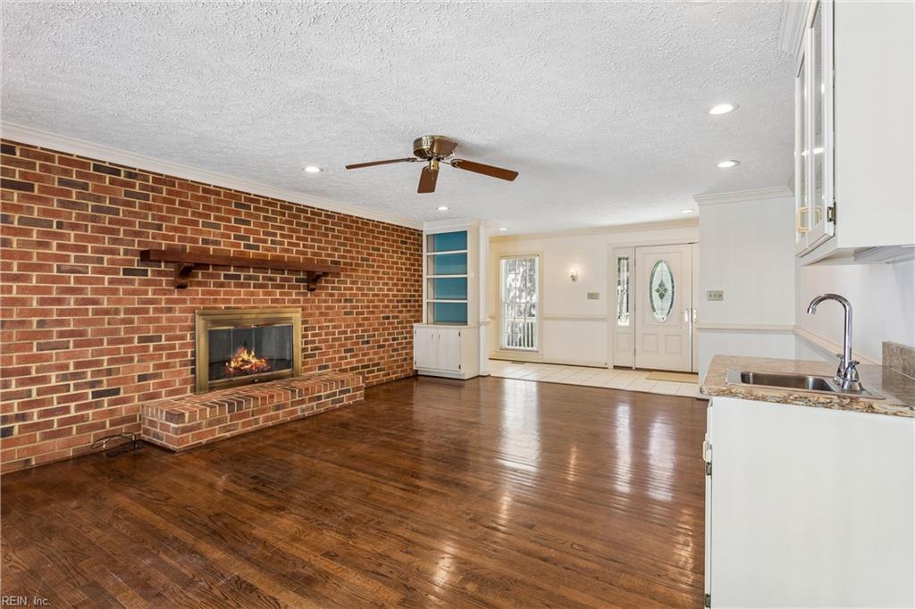 111 Montrose Property Photo 6