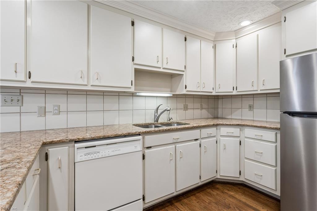 111 Montrose Property Photo 10