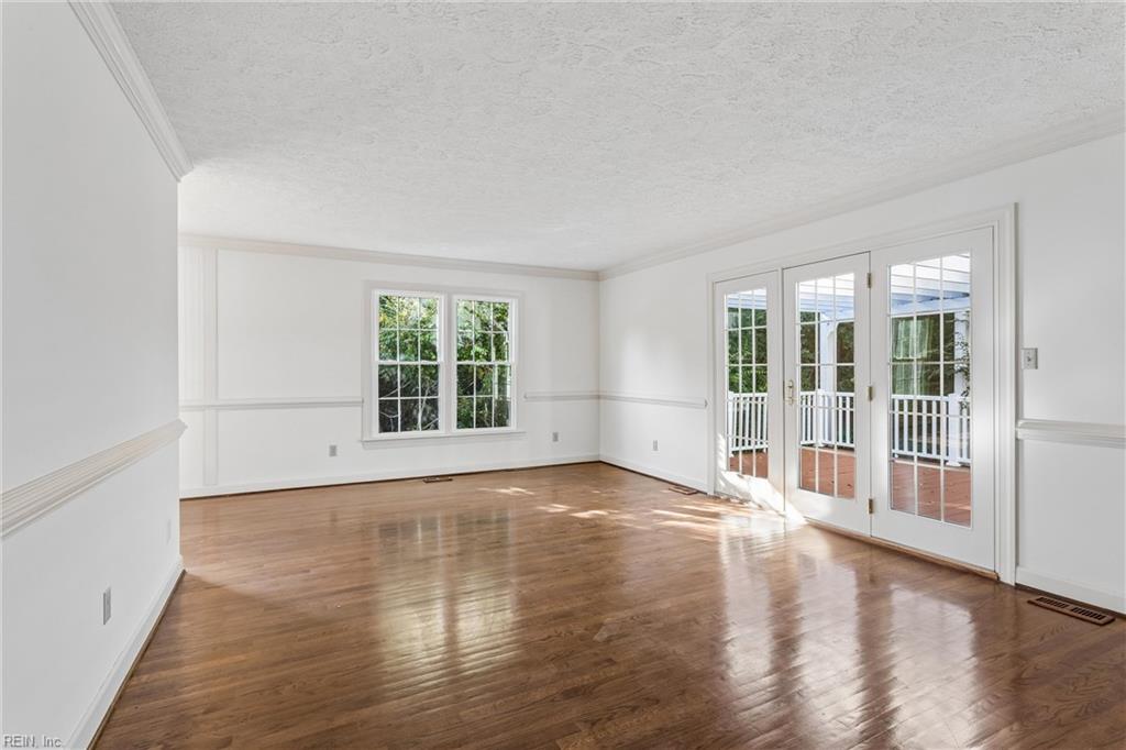 111 Montrose Property Photo 15