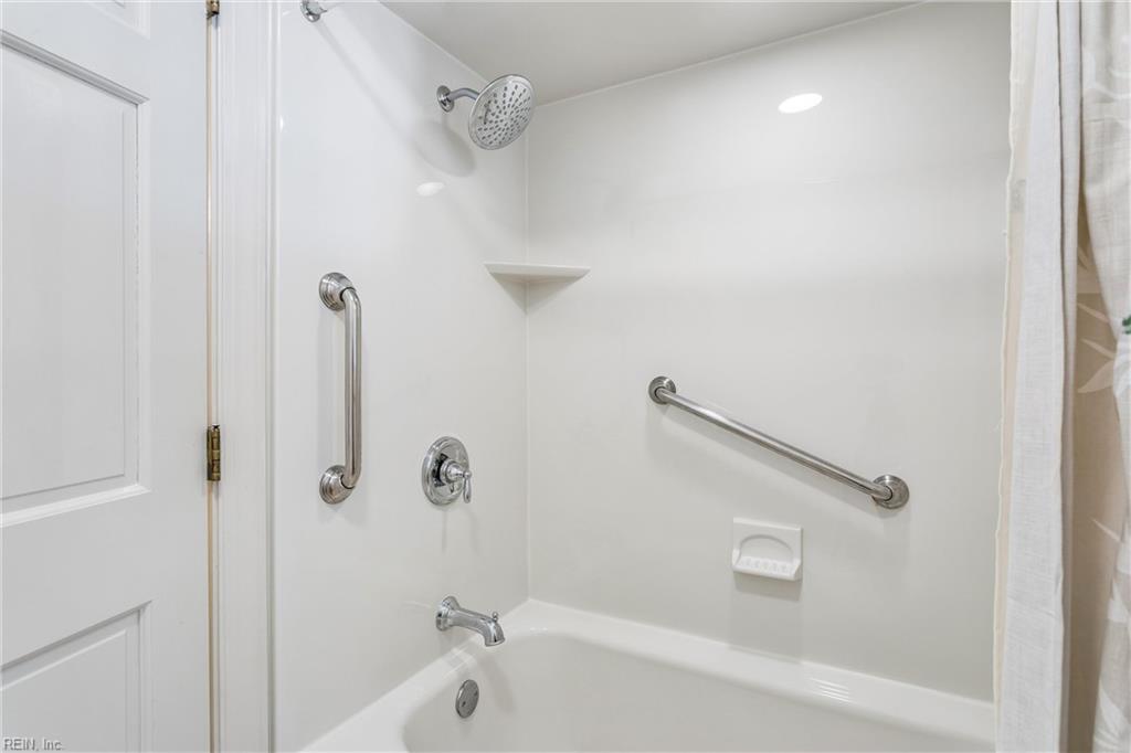 111 Montrose Property Photo 33