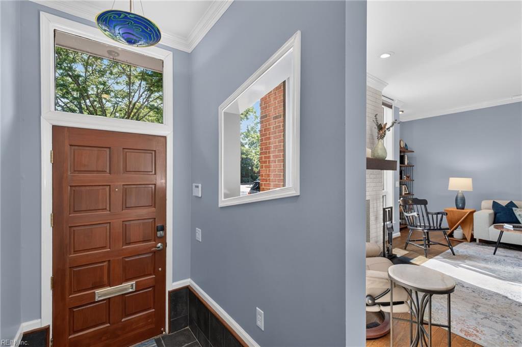 915 Botetourt Gdns Property Photo 7