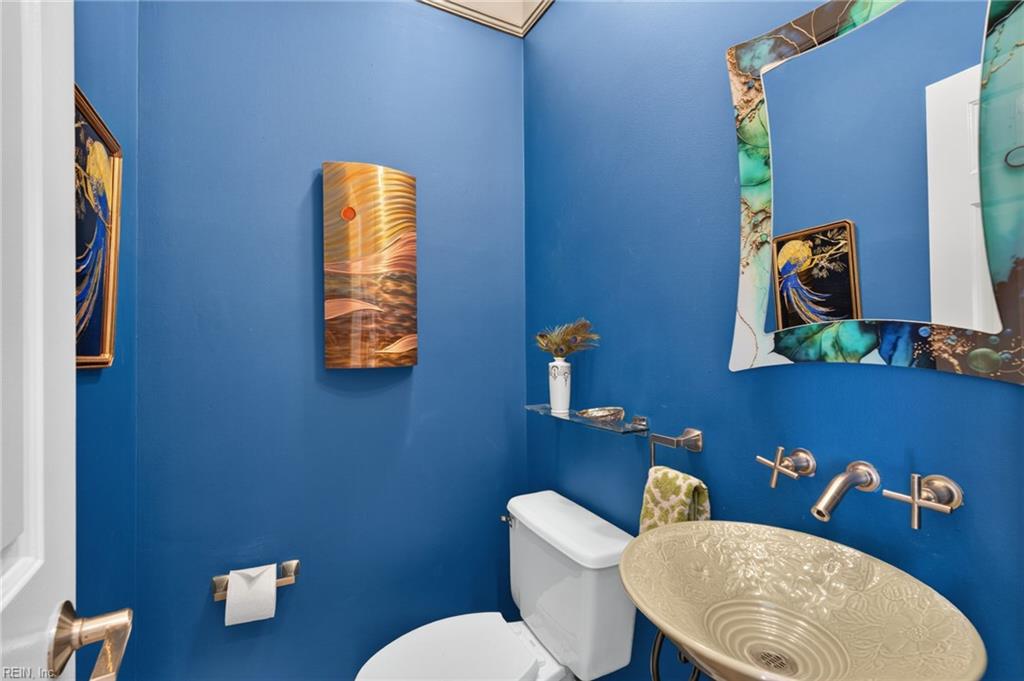 915 Botetourt Gdns Property Photo 14