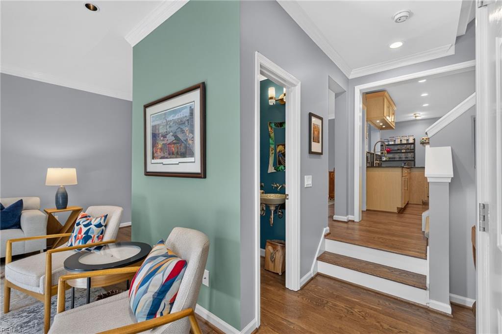 915 Botetourt Gdns Property Photo 15