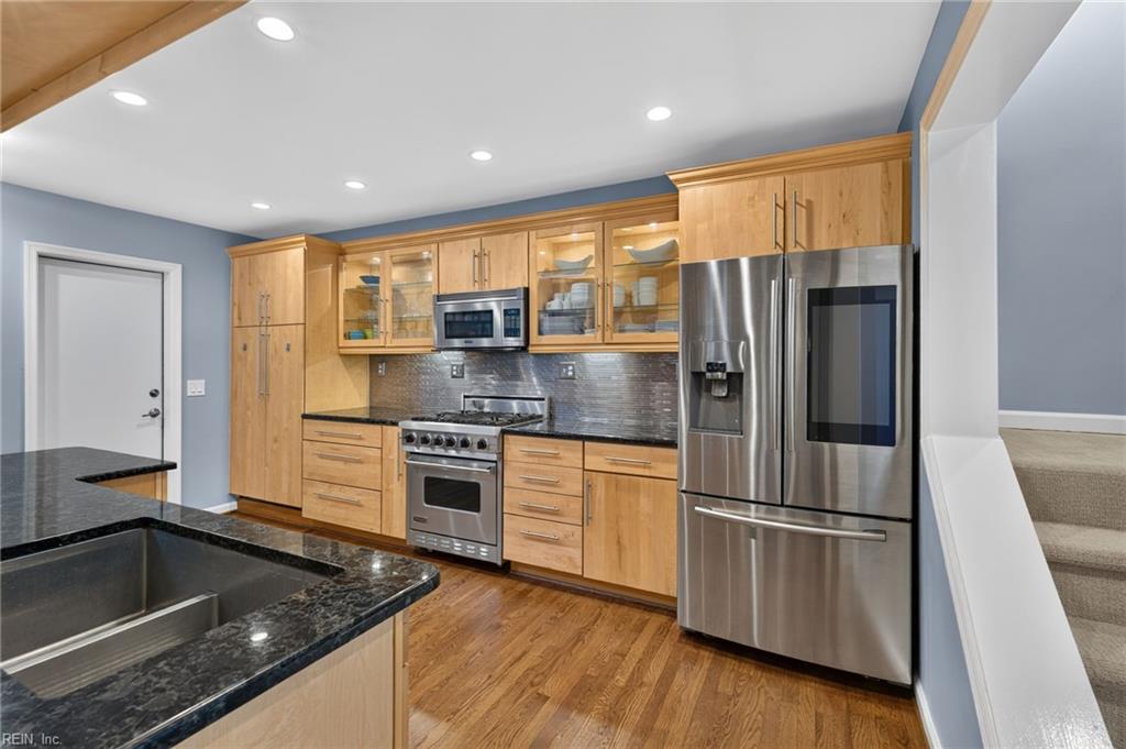 915 Botetourt Gdns Property Photo 20