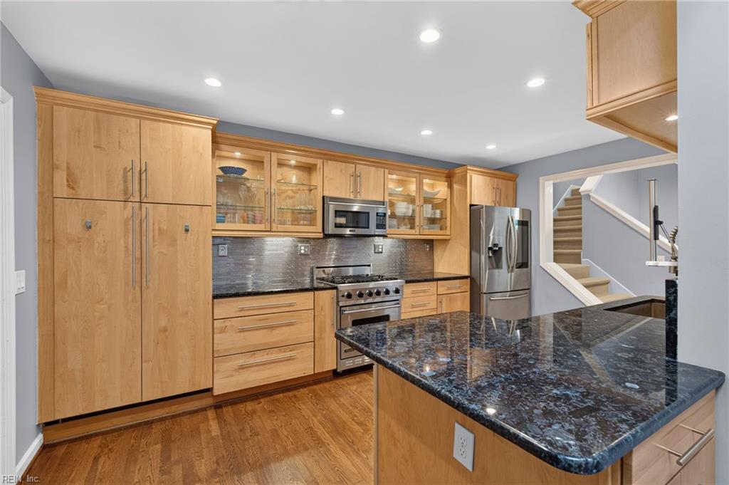 915 Botetourt Gdns Property Photo 21
