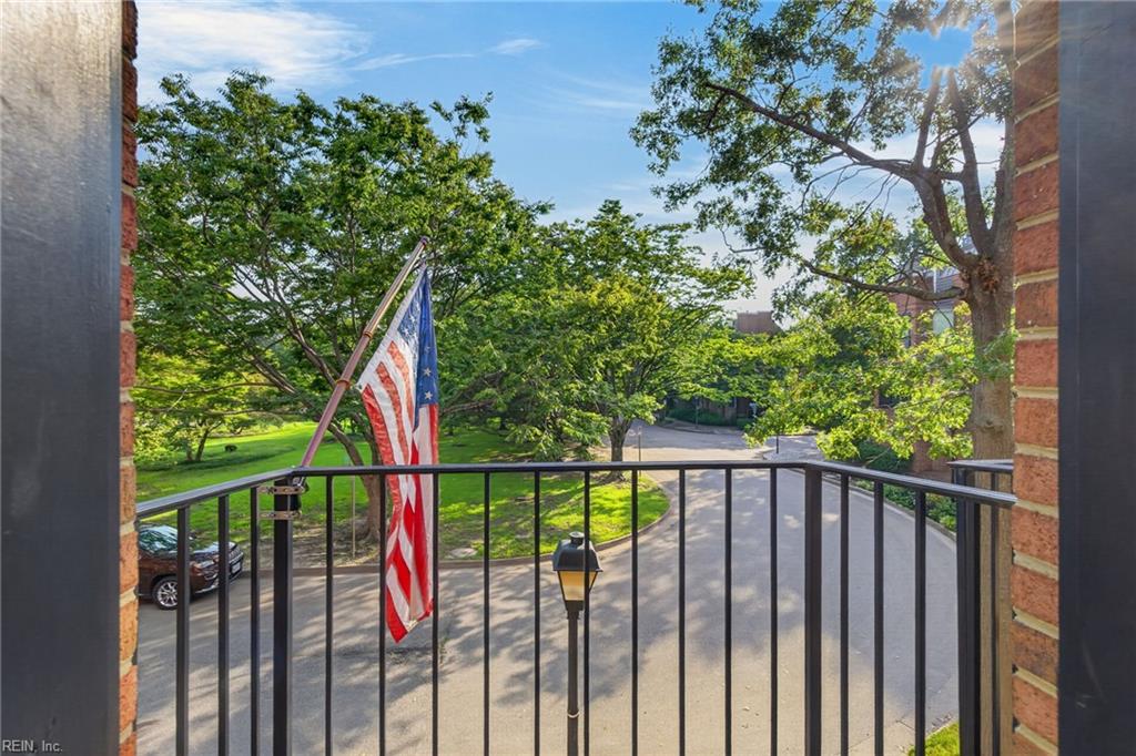 915 Botetourt Gdns Property Photo 26