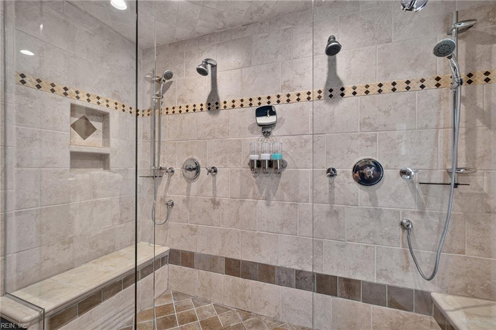 915 Botetourt Gdns Property Photo 29