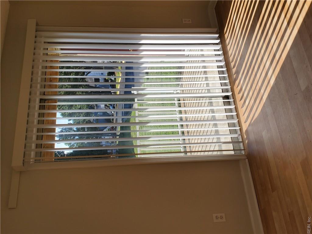 5668 Landfall Dr Property Photo 5