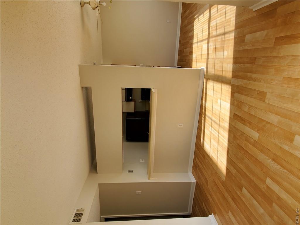 5668 Landfall Dr Property Photo 6