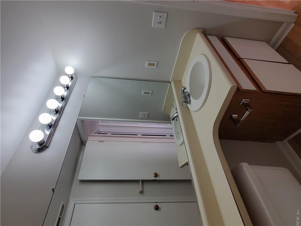 5668 Landfall Dr Property Photo 12