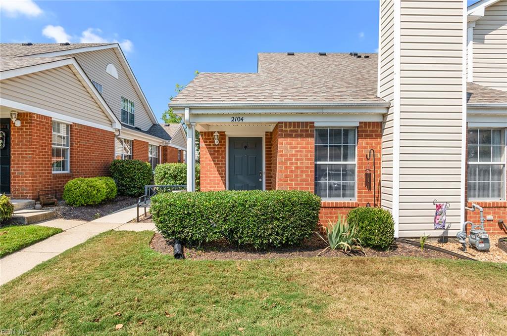 2104 Westgate Cir Property Photo 2