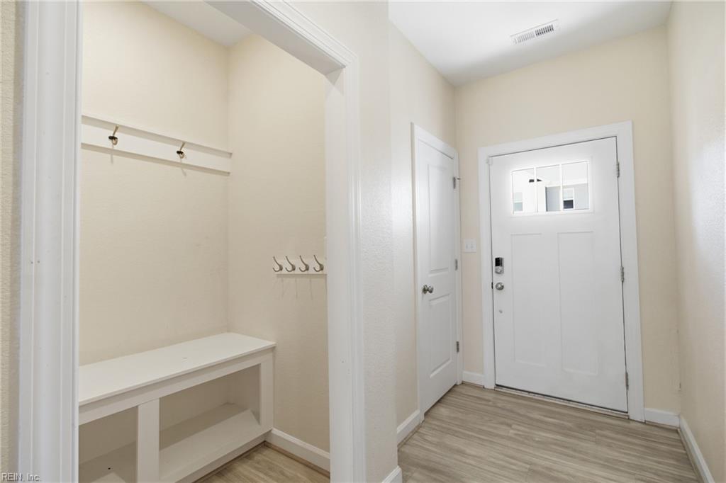 2429 Fieldsway Dr Property Photo 4