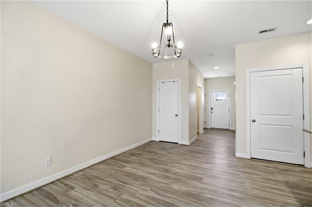 2429 Fieldsway Dr Property Photo 5