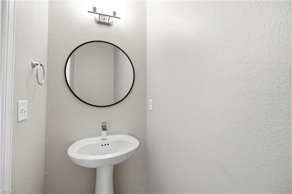 2429 Fieldsway Dr Property Photo 6