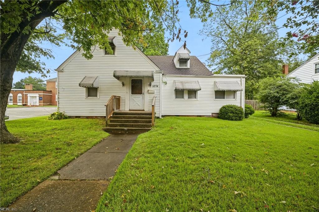 1074 Norview Ave Property Photo 1