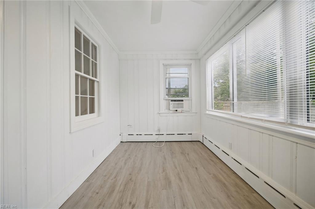 1074 Norview Ave Property Photo 4