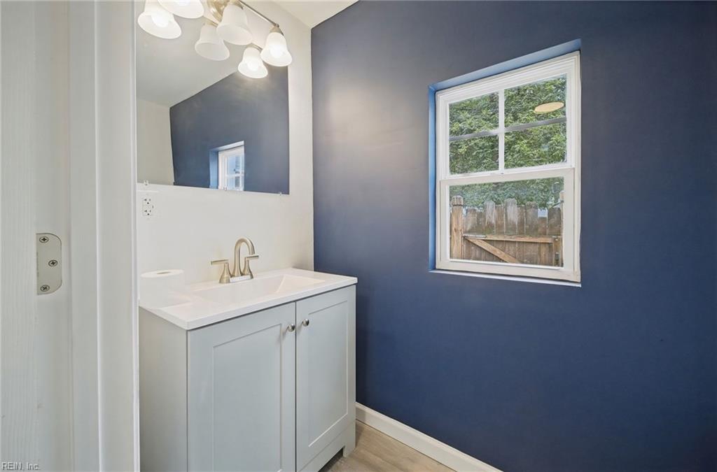 1074 Norview Ave Property Photo 14