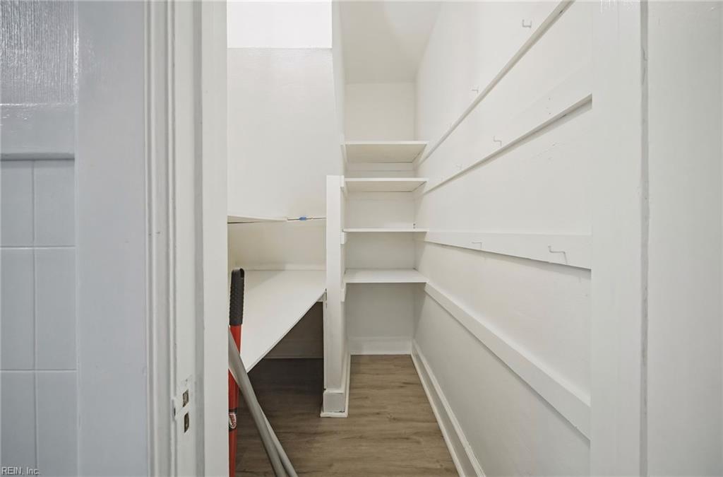 1074 Norview Ave Property Photo 16