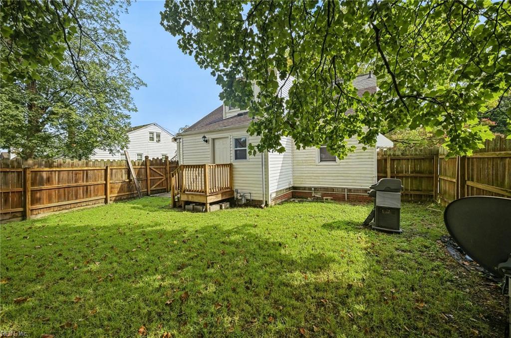 1074 Norview Ave Property Photo 25