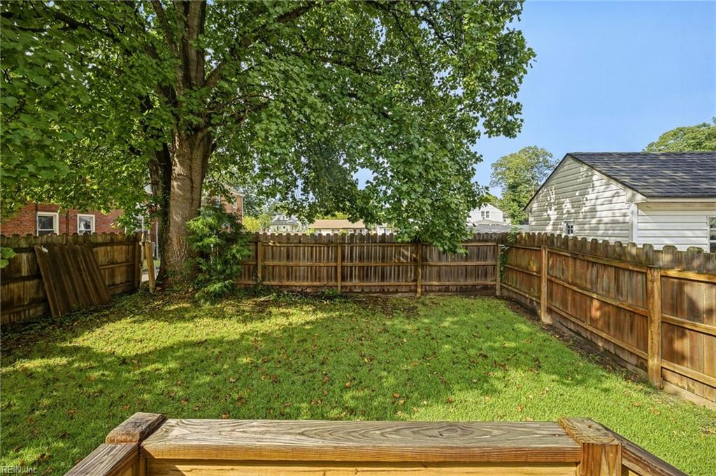 1074 Norview Ave Property Photo 26