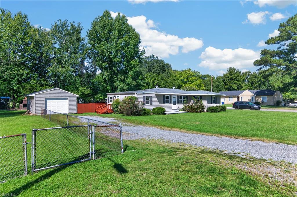 523 Reddick Rd Property Photo 3