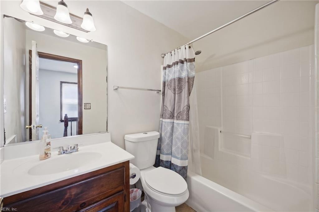 719 Creekside Cres Property Photo 12