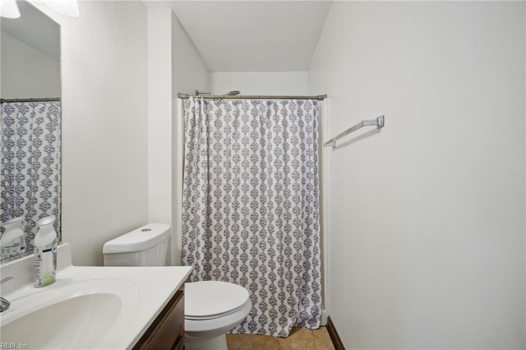 719 Creekside Cres Property Photo 14