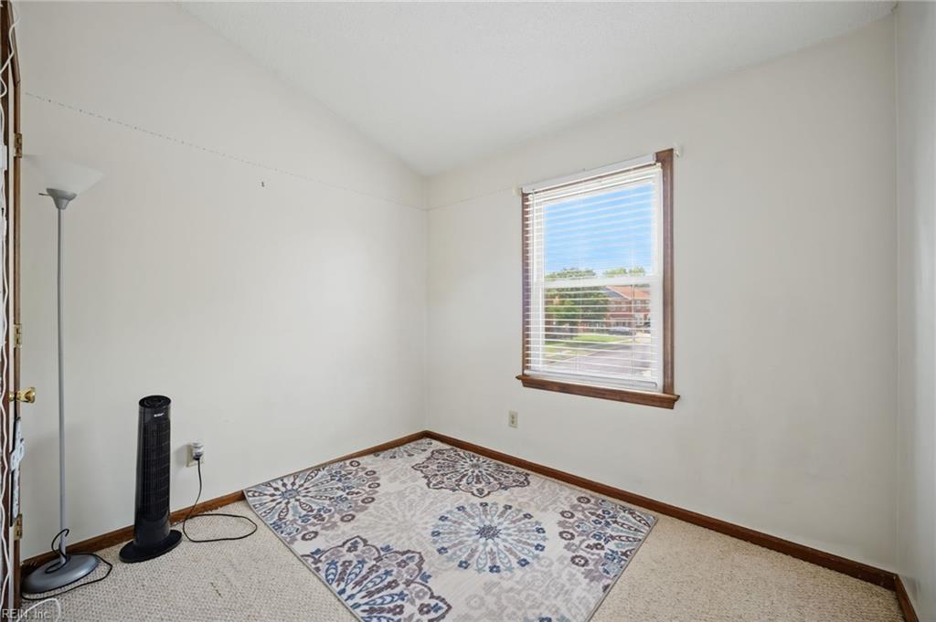 719 Creekside Cres Property Photo 15