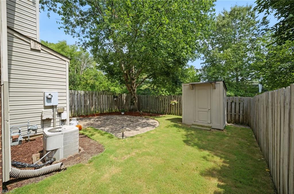 719 Creekside Cres Property Photo 21