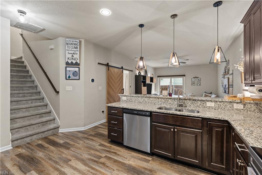 200 Seasons Cir Property Photo 7