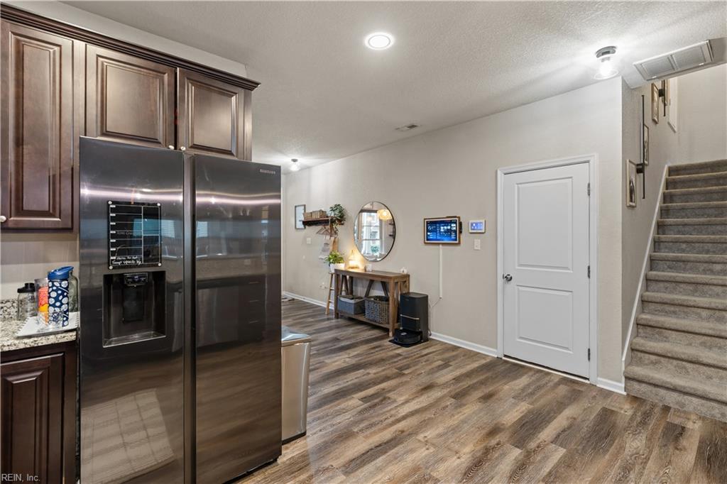 200 Seasons Cir Property Photo 8