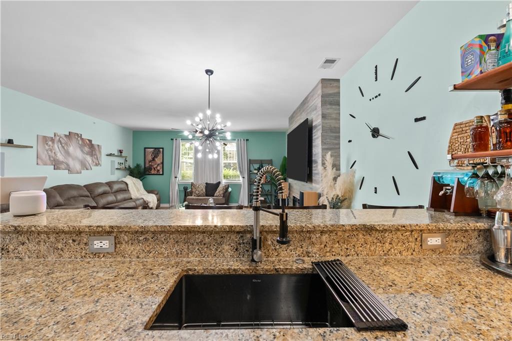4332 Hillingdon Bnd Property Photo 6