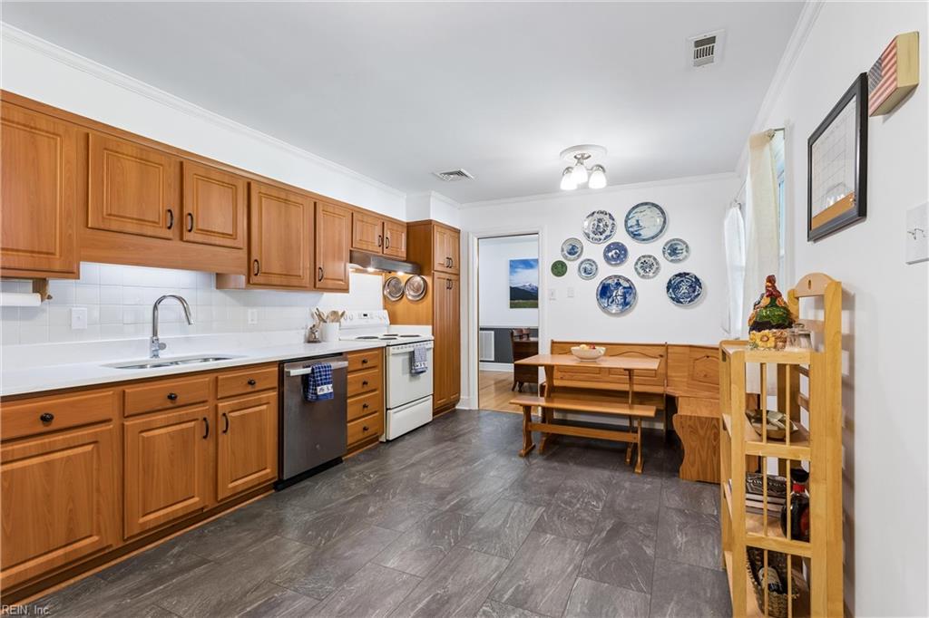 6038 Pine Rd Property Photo 16