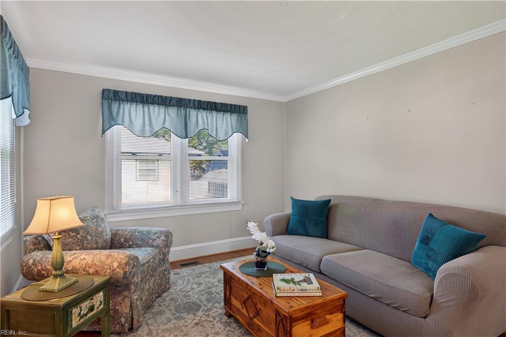 2528 Shafer St Property Photo 4