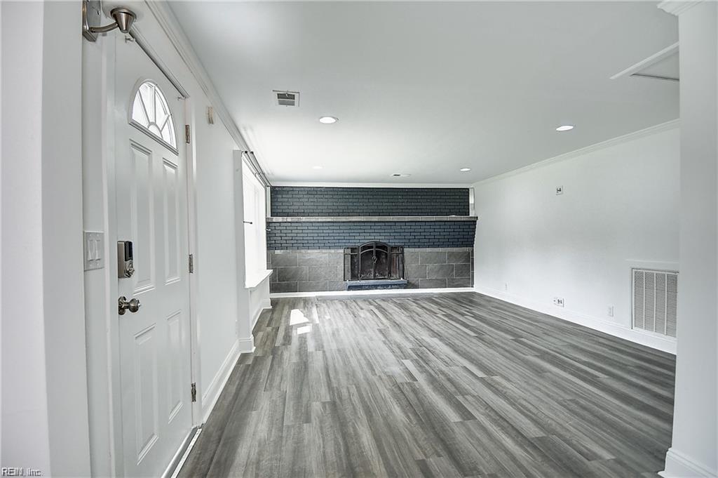 2801 Southport Ave. Property Photo 2